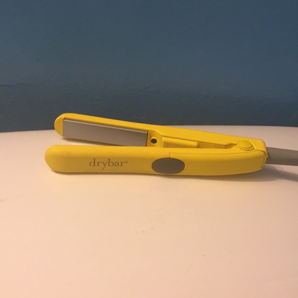 Mini Dry Bar Flat iron 💛💛